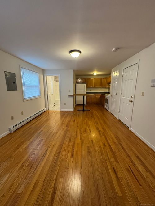 90 Kibbe St, Hartford, CT, 06106-2015 | Card Image