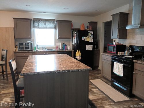 6771 Jr Dr, Kalamazoo, MI, 49009-8331 | Card Image