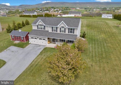 221 Oval Dr, Hamburg, PA, 19526-8535 | Card Image