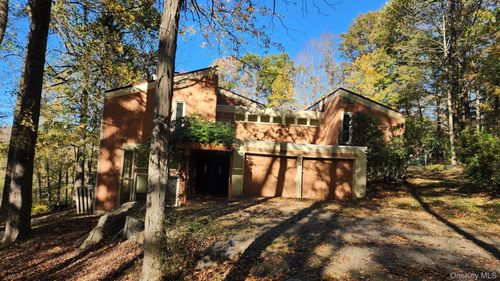 402 Hortontown Rd, Hopewell Junction, NY, 12533-7036 | Card Image