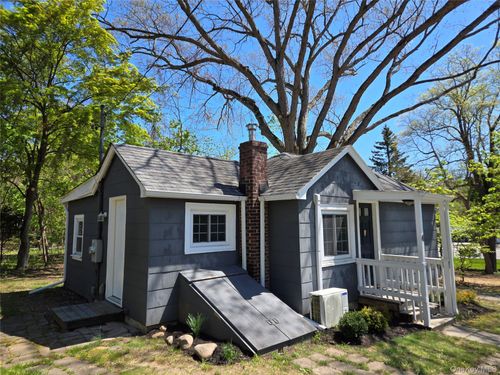 4 Private Rd, Setauket, NY, 11733-1338 | Card Image
