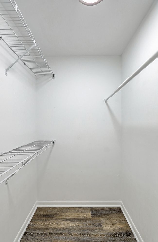 Large closet | Image 16