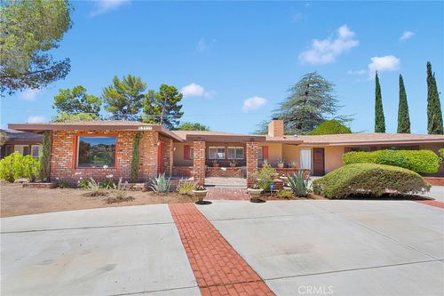 19955 Chickasaw Rd, Apple Valley, CA, 92307-5237 | Card Image