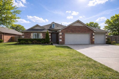 8050 Silverado Rd, Claremore, OK, 74019-1039 | Card Image