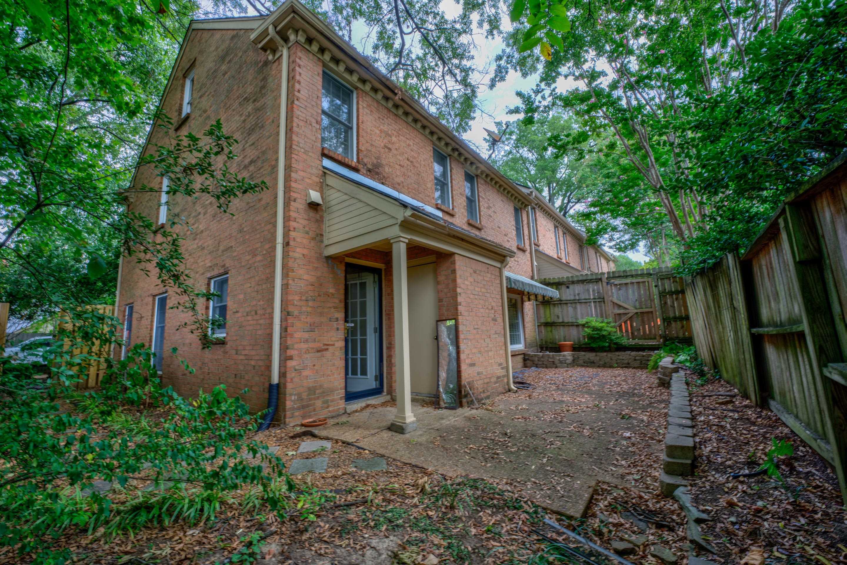Laurel Oaks , Memphis, TN 38117
