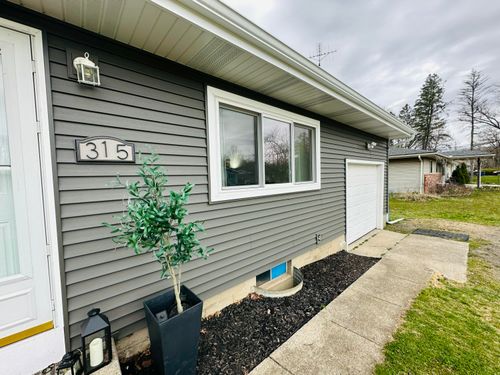 315 Pam Dr, Berrien Springs, MI, 49103-1030 | Card Image