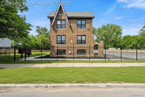 4735 Rohns #6a Street, Detroit, MI, 48214 | Card Image