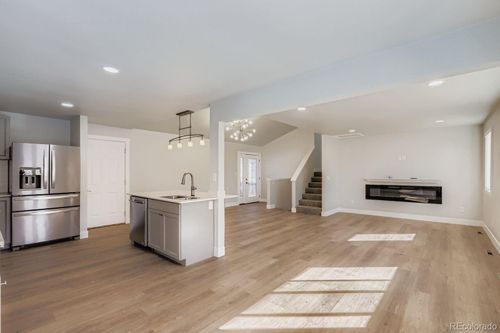 832 21st St Sw, Loveland, CO, 80537-7161 | Card Image