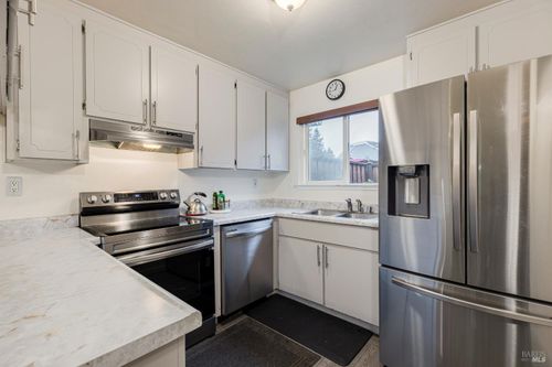 668 Racquet Club Cir, Rohnert Park, CA, 94928-2550 | Card Image