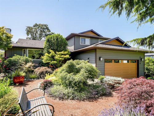 4234 Panorama Dr, Saanich, BC, V8X2M7 | Card Image