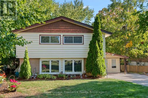 394 Sunset Blvd, Newcastle, ON, L1B1C8 | Card Image