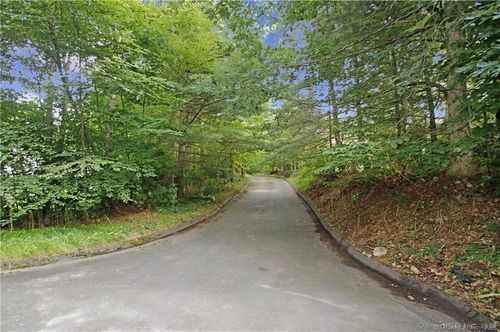 9A Oak Ridge Dr, Newtown, CT, 06470 | Card Image