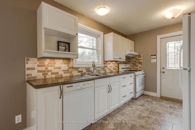 8 Musquake Crt, House other with 3 bedrooms, 1 bathrooms and 4 parking in Tiny ON | Image 8