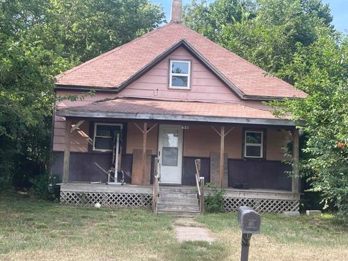 621 E 4th St, Wellington, KS, 67152-2716 | Card Image