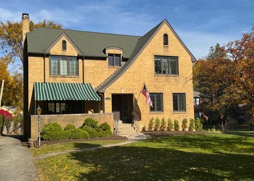 219 E Saint Charles Rd, Elmhurst, IL, 60126-3582 | Card Image