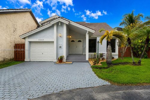 9587 Sw 148th Avenue Cir S, Miami, FL, 33196-1640 | Card Image