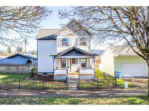 136 3rd Ave Sw, Castle Rock, WA, 98611-8111 | Card Image