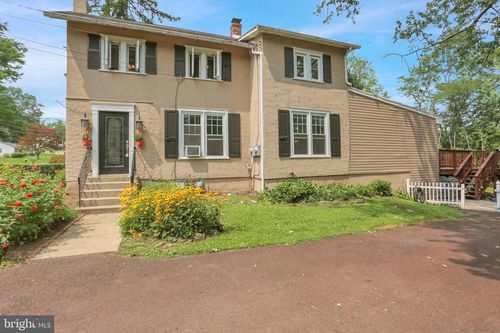 6 Perkiomen Ave, SCHWENKSVILLE, PA, 19473-1737 | Card Image
