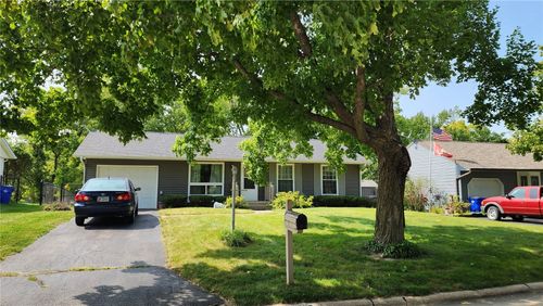 6505 Brookview Ln Ne, Cedar Rapids, IA, 52402-1107 | Card Image