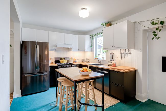 118 Mulock Ave, House attached with 3 bedrooms, 2 bathrooms and 1 parking in Toronto ON | Image 10