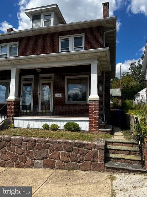 2123 Fairview St, READING, PA, 19609-1705 | Card Image