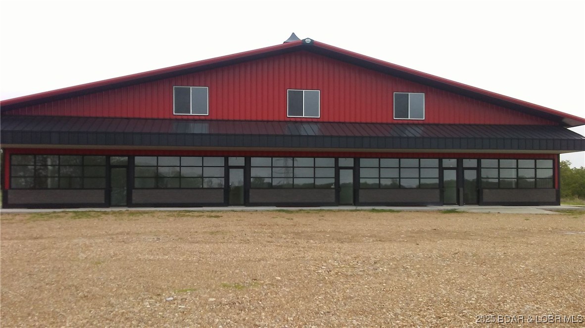 Commercial Sale in Kaiser