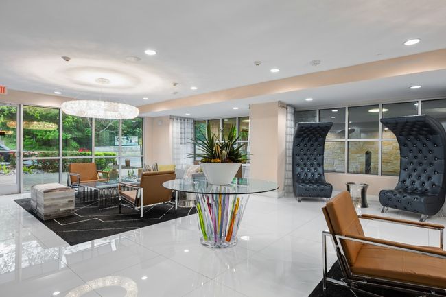 Building lobby | Image 35
