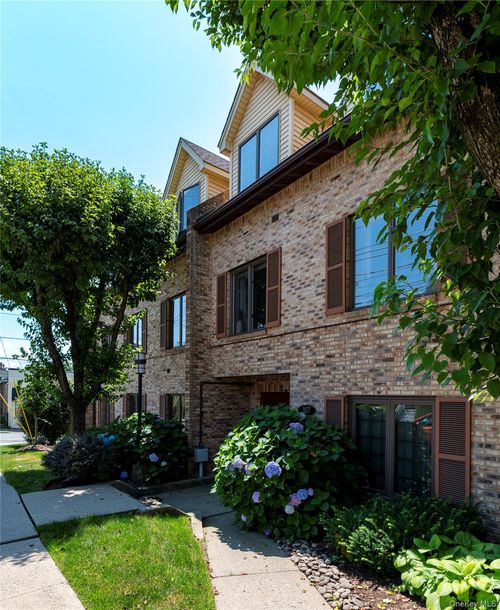 205-107 High Ave, Nyack, NY, 10960-2551 | Card Image