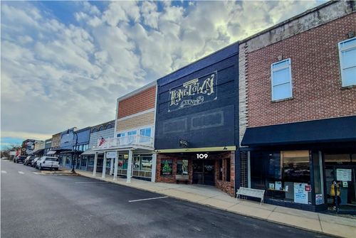 109 Main St Se, Gravette, AR, 72736-8753 | Card Image