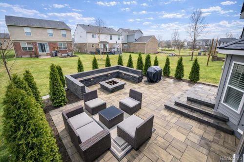 7121 Chandler Dr, Van Buren Twp, MI, 48111-1869 | Card Image