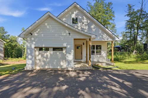 647 Forest Cir, Sparta, TN, 38583-5509 | Card Image