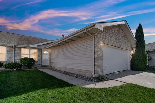 1647 Golden Oak Dr, Crown Point, IN, 46307 | Card Image