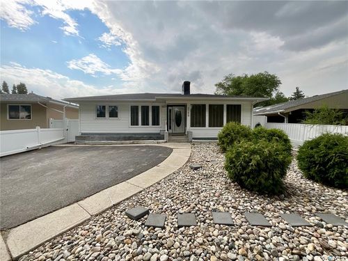 3708 Albert St, Regina, SK, S4S3P9 | Card Image