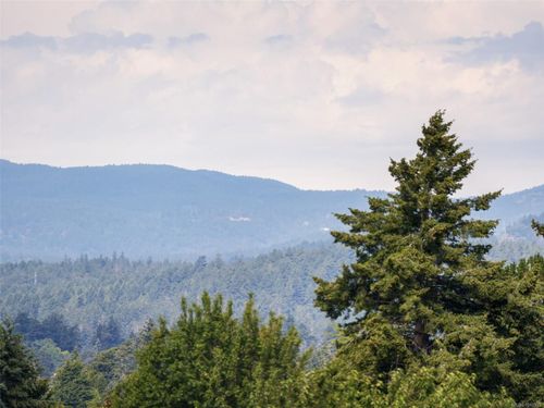 809 Rogers Way, Victoria, BC, V8X5L1 | Card Image
