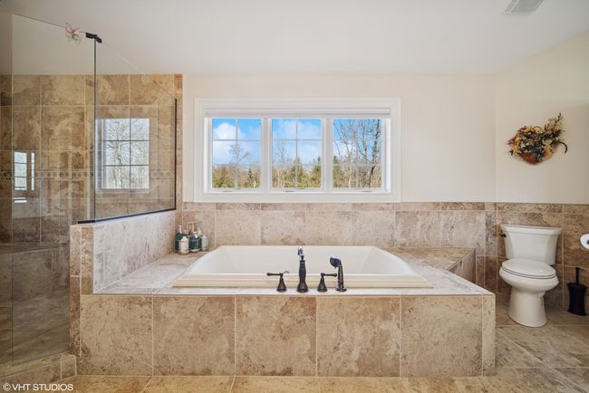 7 Preston Ct, House other with 6 bedrooms, 6 bathrooms and 4 parking in Lincolnshire IL | Image 33