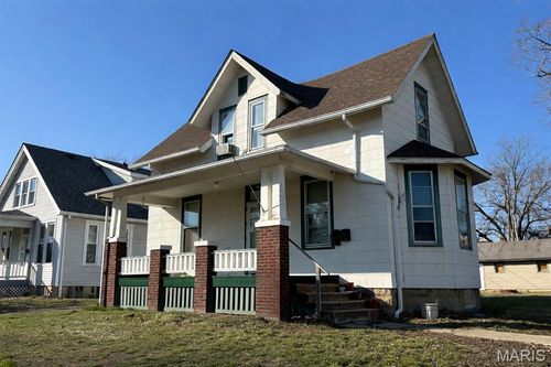 821 12th St, Highland, IL, 62249-1802 | Card Image