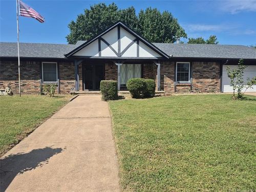 1411 N Choctaw Pl, Claremore, OK, 74017-3113 | Card Image
