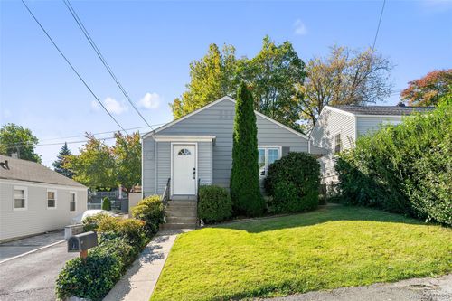 7 Floral Ln, Yonkers, NY, 10703-1608 | Card Image