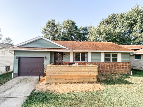 247 Lonepine, Delaware, OH, 43015 | Card Image