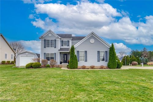 5452 Shadow Field Cir Ne, Louisville, OH, 44641-8137 | Card Image