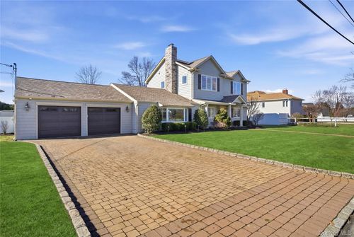 102 Peconic Dr, Massapequa, NY, 11758-8323 | Card Image