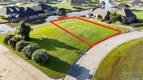377 Keeley Ann Dr, Houma, LA, 70360-8408 | Card Image