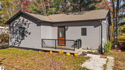 11739 E State St, Fife Lake, MI, 49633-9149 | Card Image