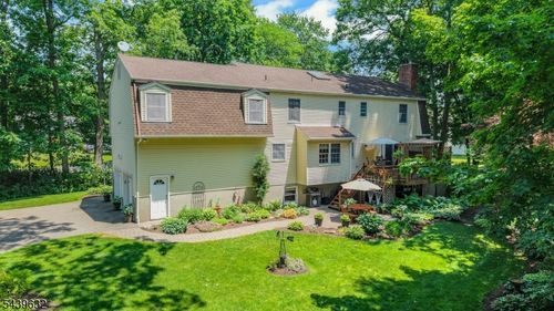 20 Lark Ln, Oak Ridge, NJ, 07438-9170 | Card Image