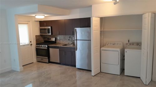 apt-304-525 Meridian Ave, Miami Beach, FL, 33139-6437 | Card Image