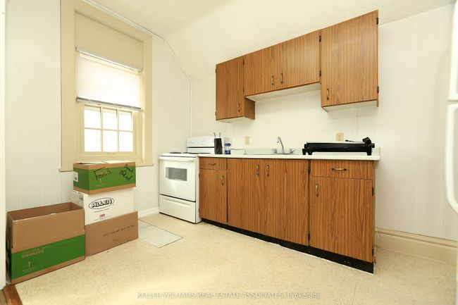 329 Josephine St, Home with 11 bedrooms, 6 bathrooms and 10 parking in Huron ON | Image 5