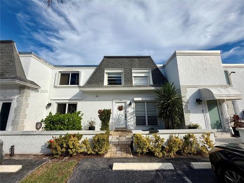 934 Ne 27th Ave, Hallandale Beach, FL, 33009-2949 | Card Image