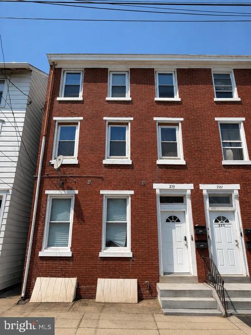 219 E Broad St, BURLINGTON, NJ, 08016-1722 | Card Image