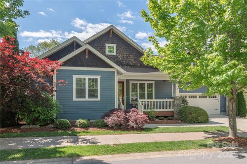 4 Silo View Ct, Asheville, NC, 28804-8811 | Card Image