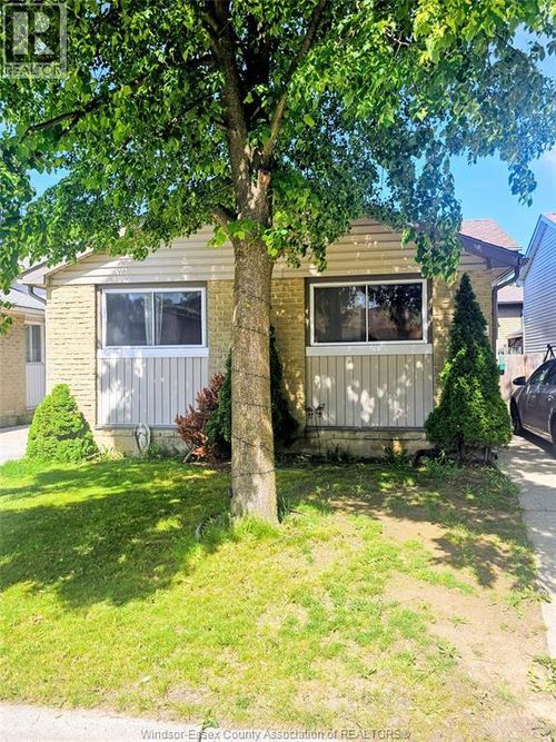 8232 Gregory Pl, Windsor, ON, N8S4N4 | Card Image